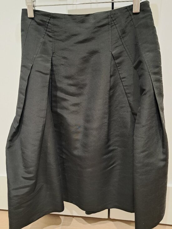 Carolina Herrera Dresses & Skirts - Carolina hererra black taffeta skirt